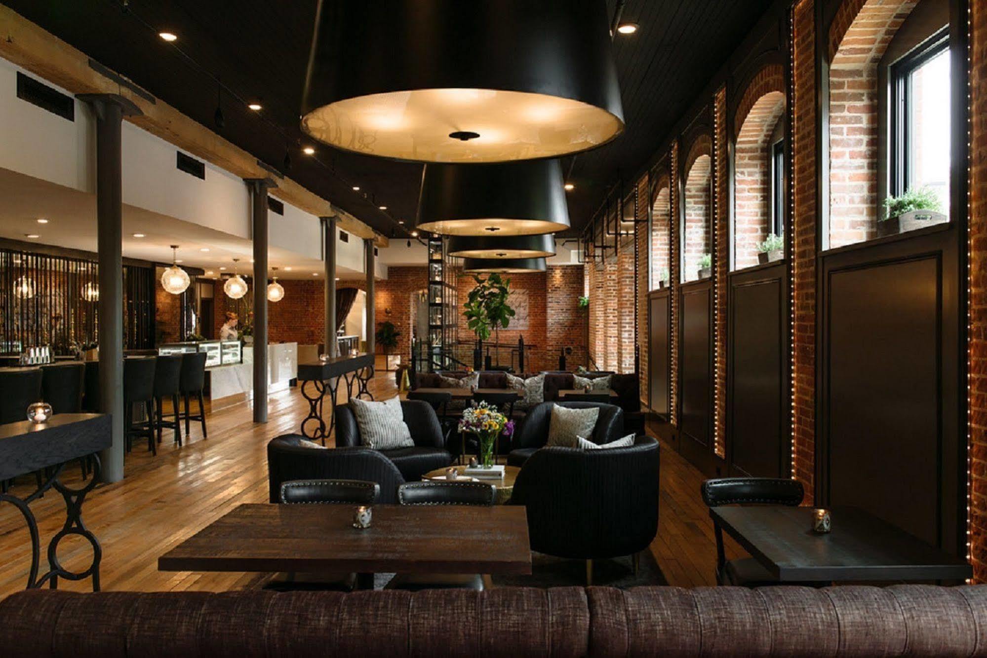 The Charmant Hotel La Crosse Esterno foto